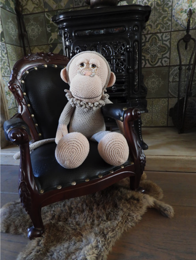 [69042/104] XXL Funny Monkey Grandpa (zittend)